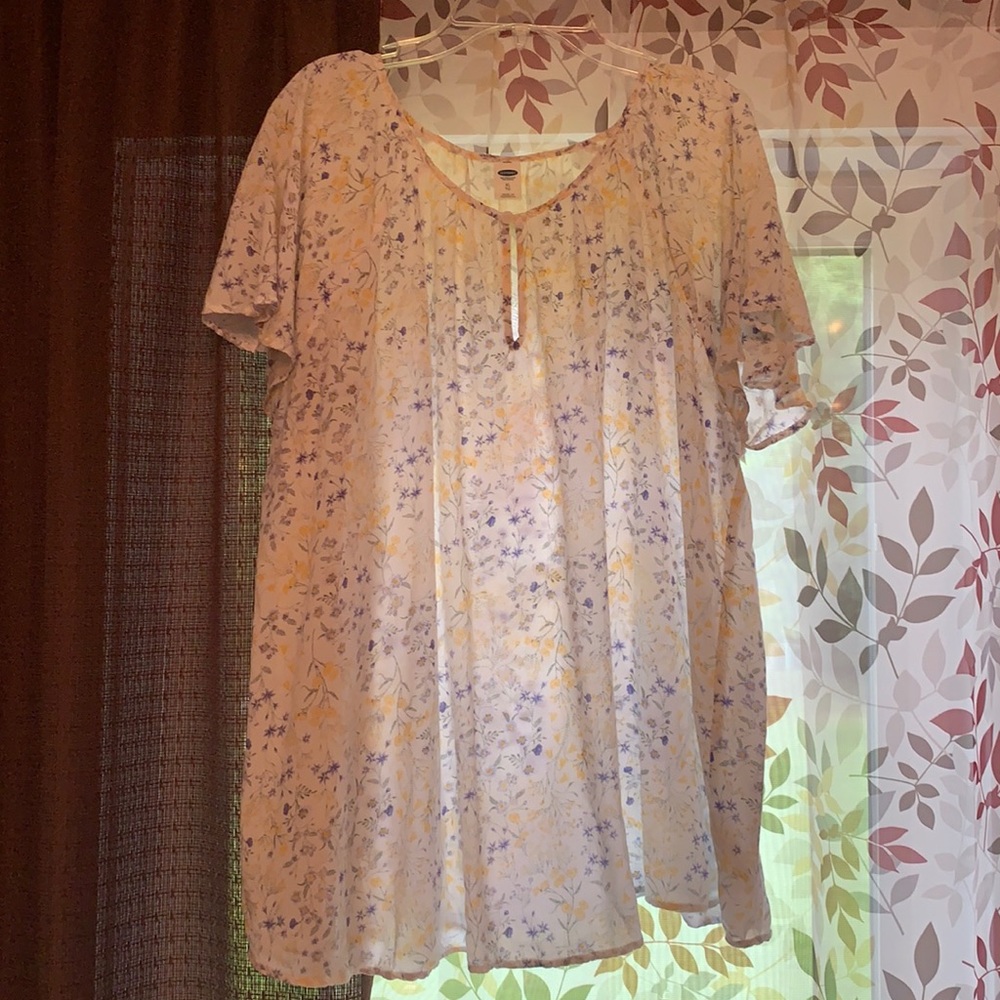 Old navy flutter sleeve blouse